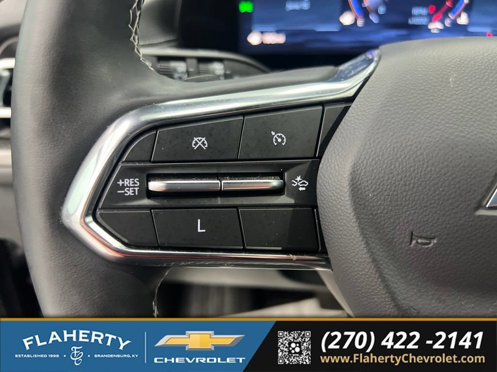 Used 2025 Chevrolet Traverse LT FWD image 24