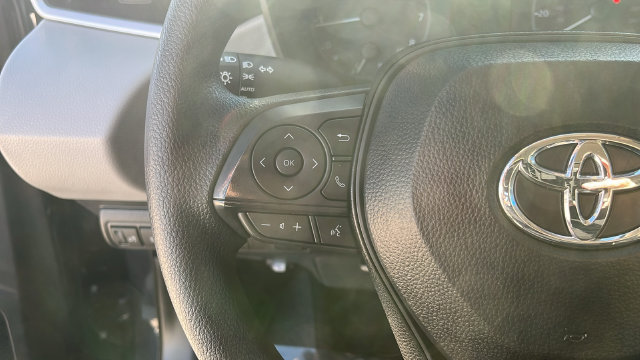 Used 2025 Toyota Corolla LE FWD image 9