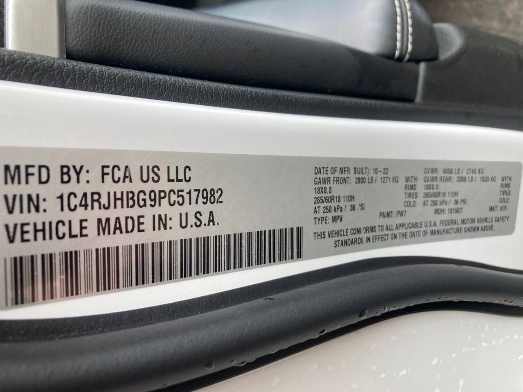 Used 2023 Jeep Grand Cherokee Limited w/ Luxury Tech Group II image 34