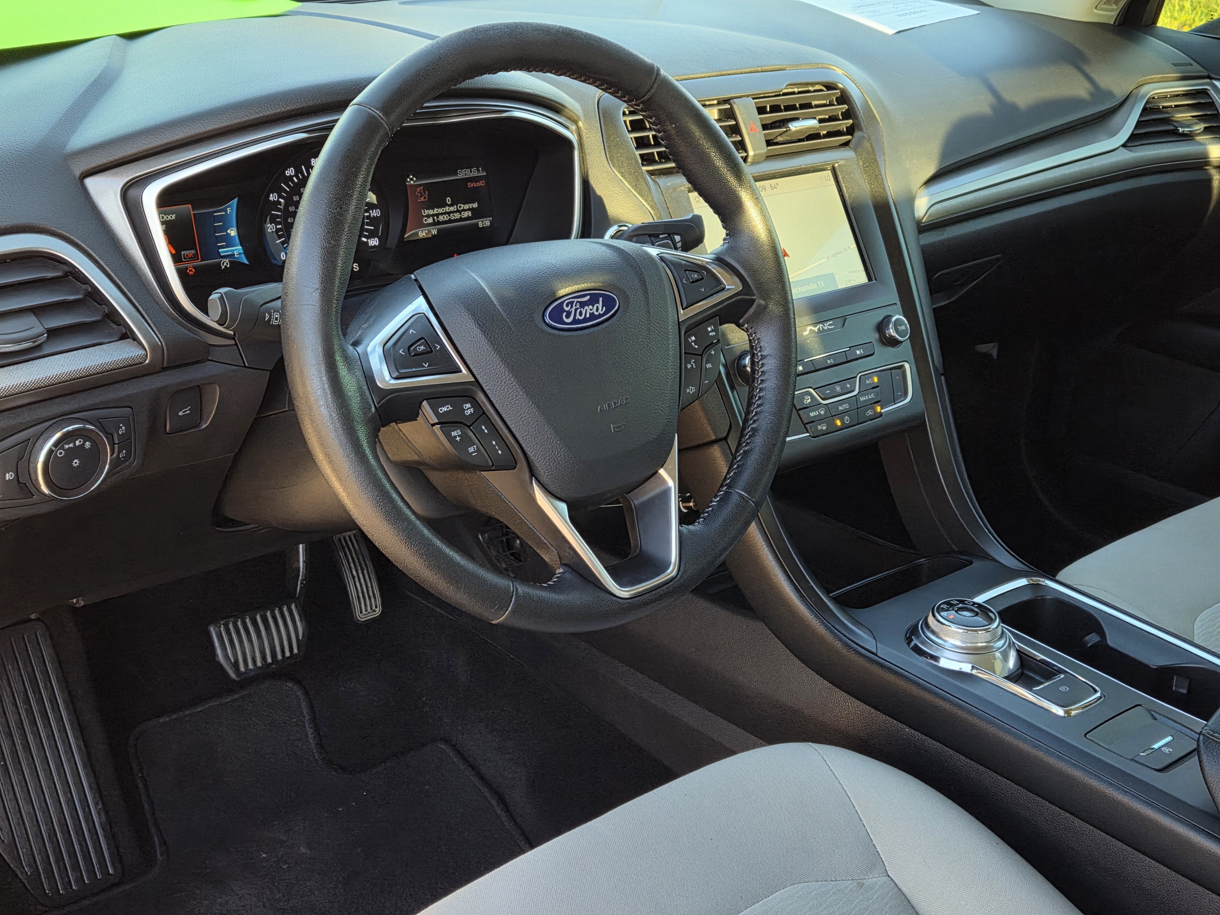 Used 2019 Ford Fusion SE w/ Equipment Group 151A FWD image 26