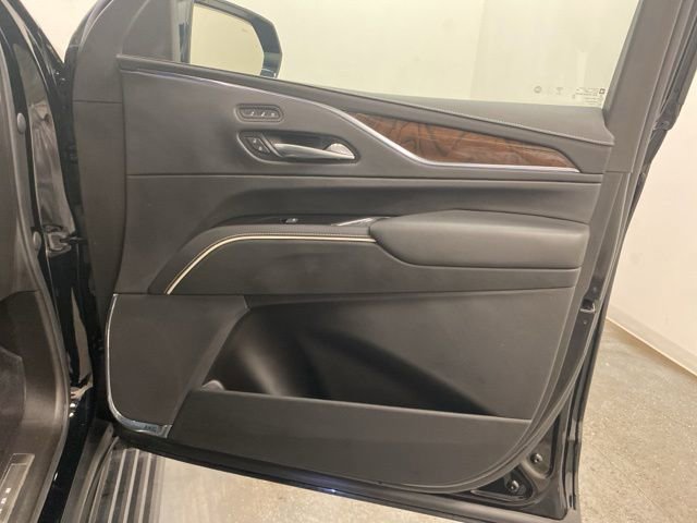 Used 2021 Cadillac Escalade Premium Luxury Platinum w/ Heavy-Duty Trailer Package image 26