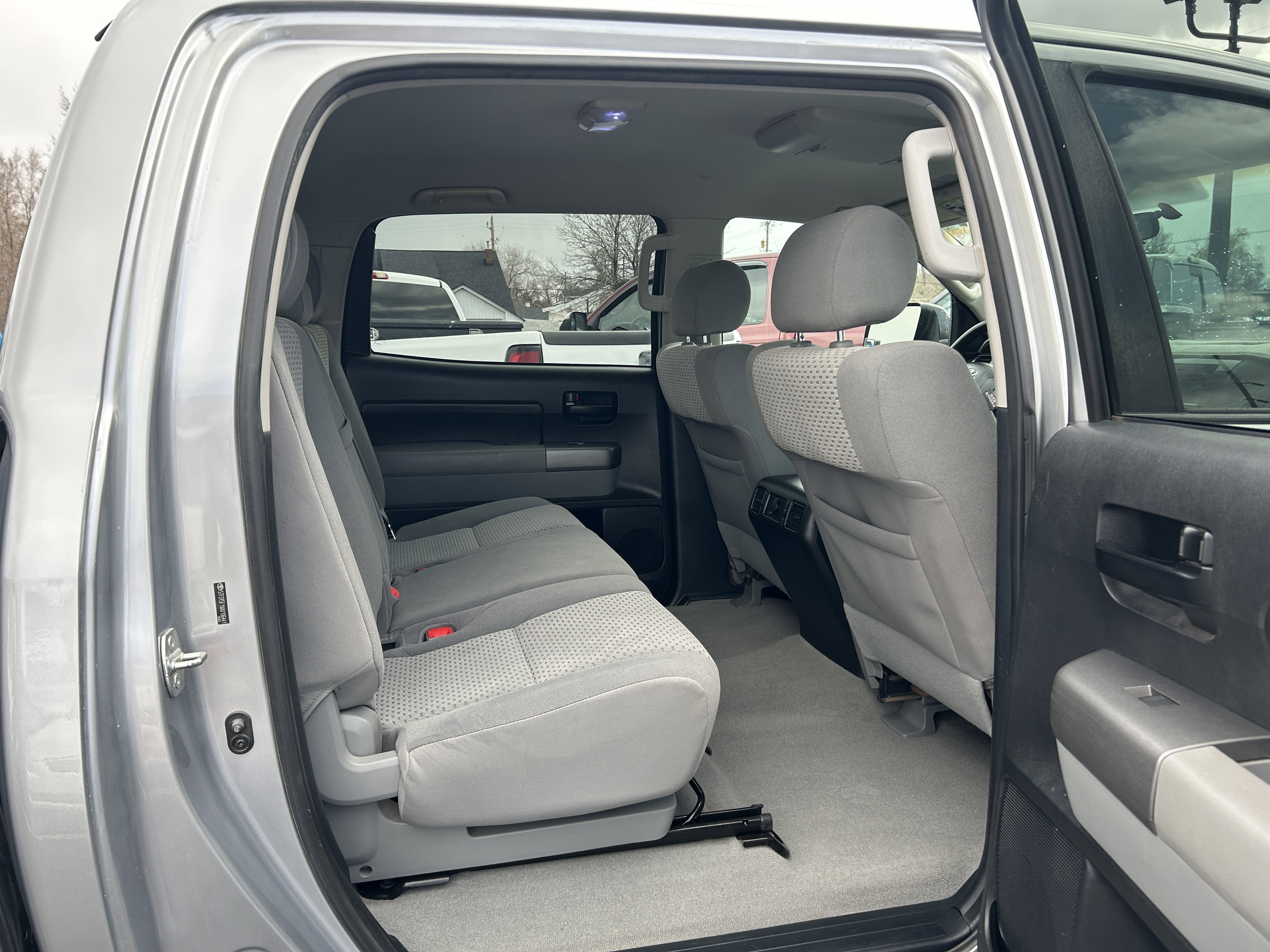 Used 2010 Toyota Tundra 4x4 CrewMax image 13