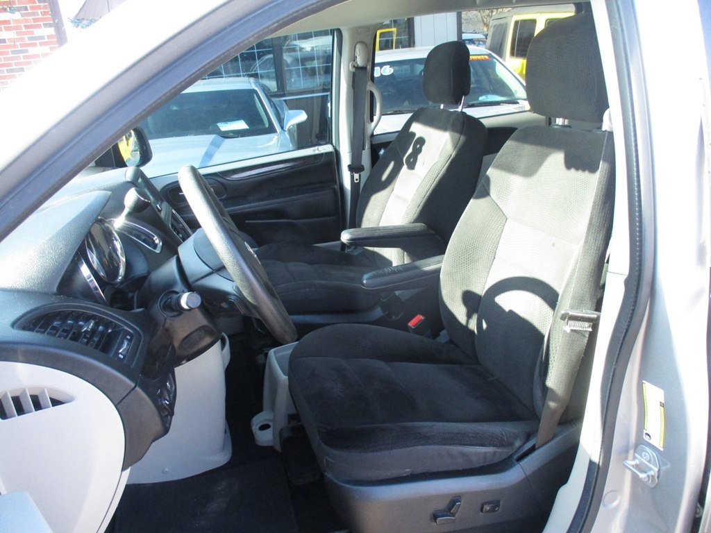 Used 2018 Dodge Grand Caravan SE w/ UConnect Hands-Free Group FWD image 7