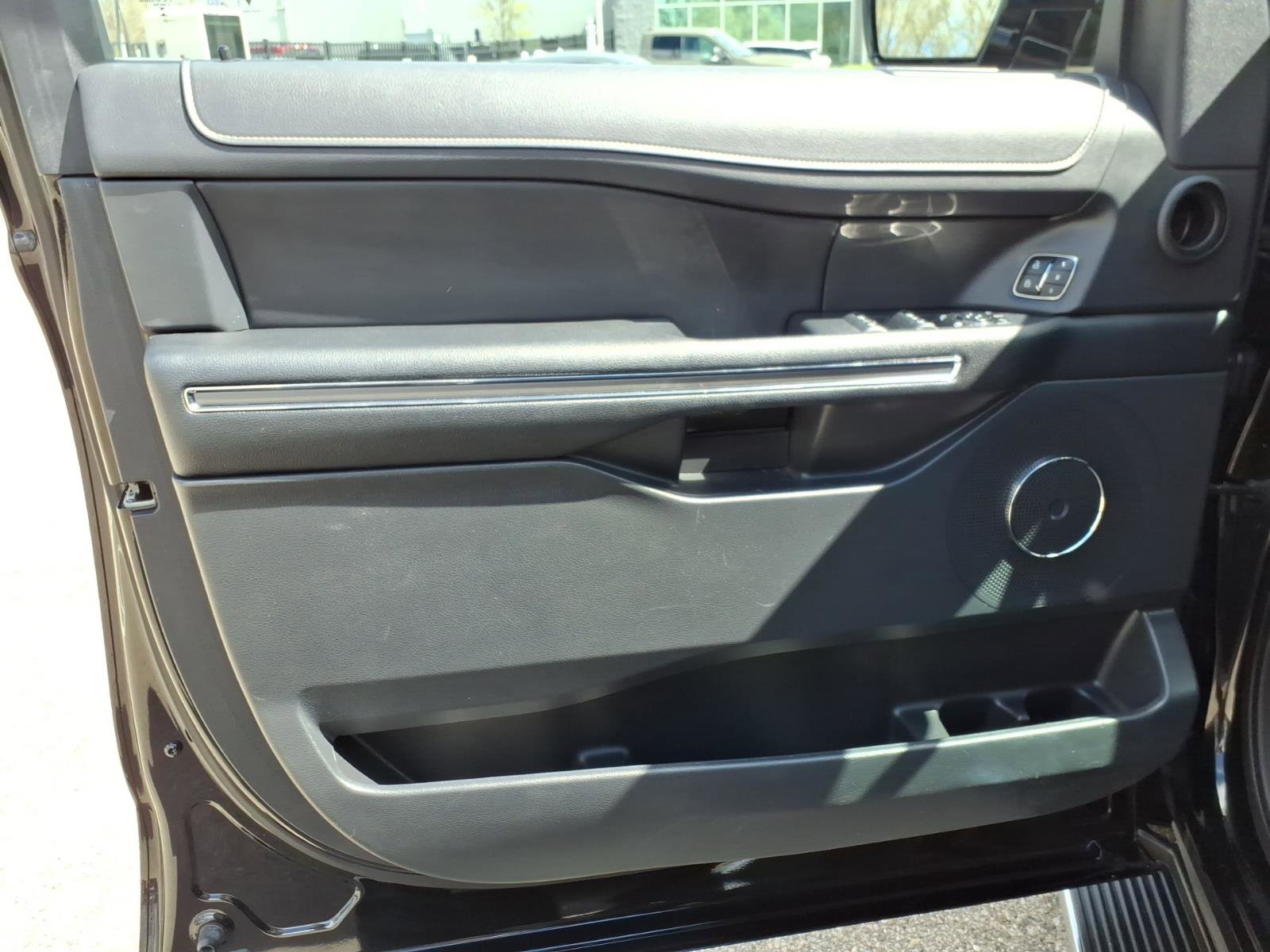 Used 2023 Ford Expedition XLT AWD/4WD image 16