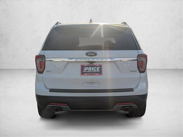 Used 2018 Ford Explorer XLT image 5