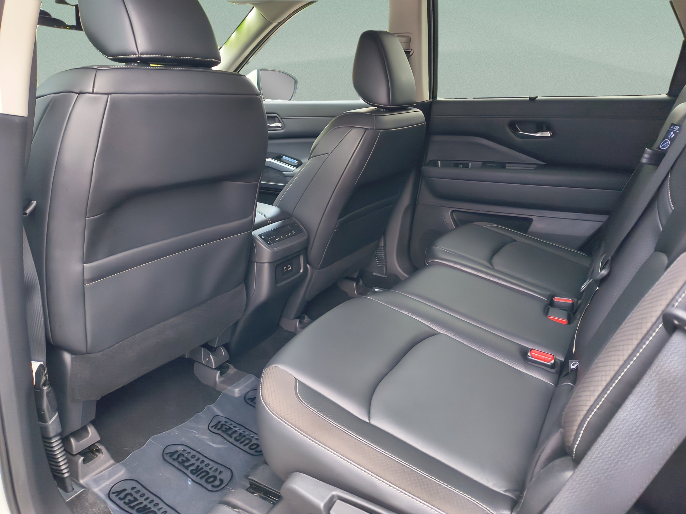 Certified 2022 Nissan Pathfinder SL w/ Cargo Package AWD/4WD image 18