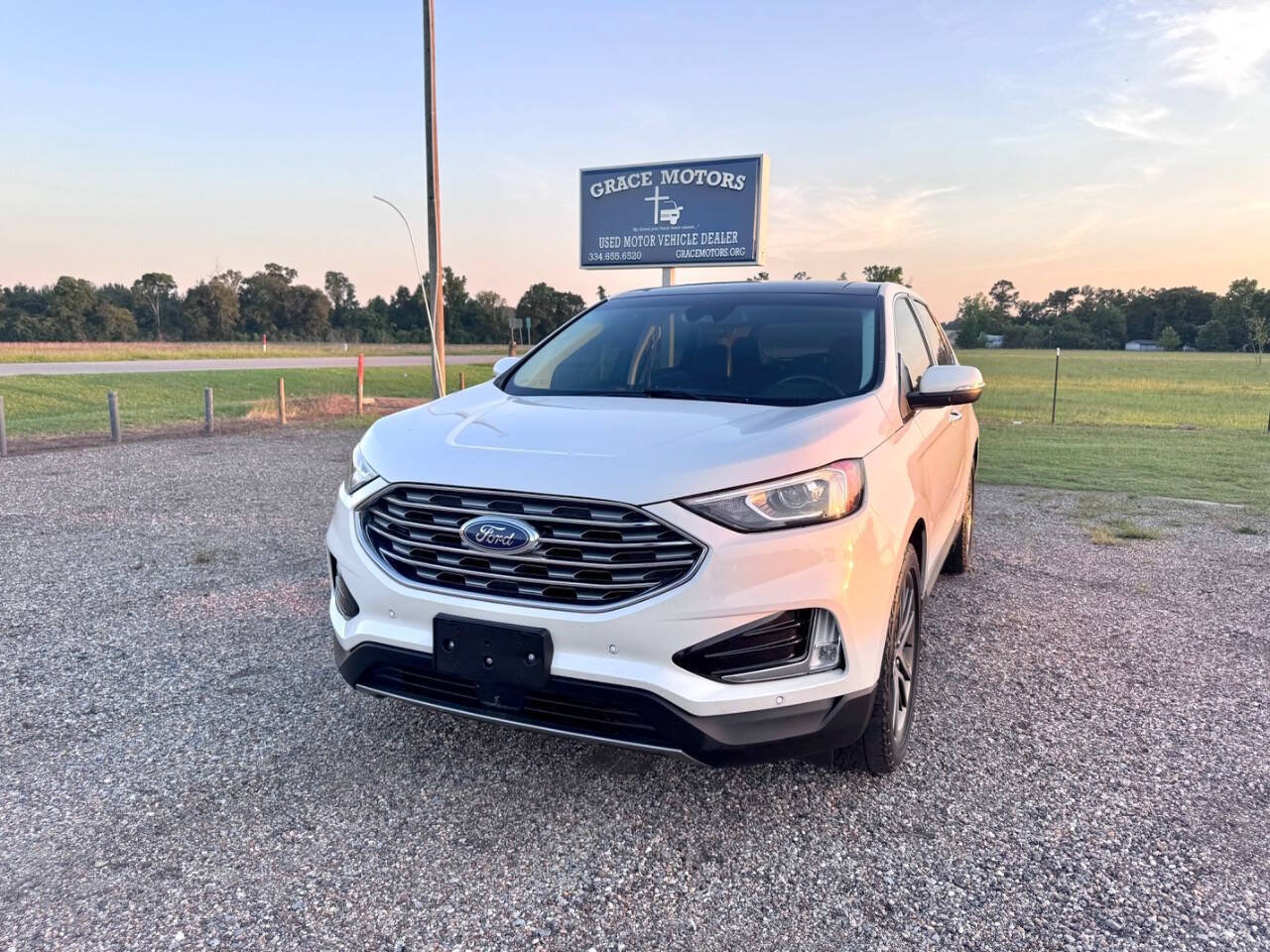 Used 2020 Ford Edge Titanium w/ Class II Trailer Tow Package AWD/4WD image 4