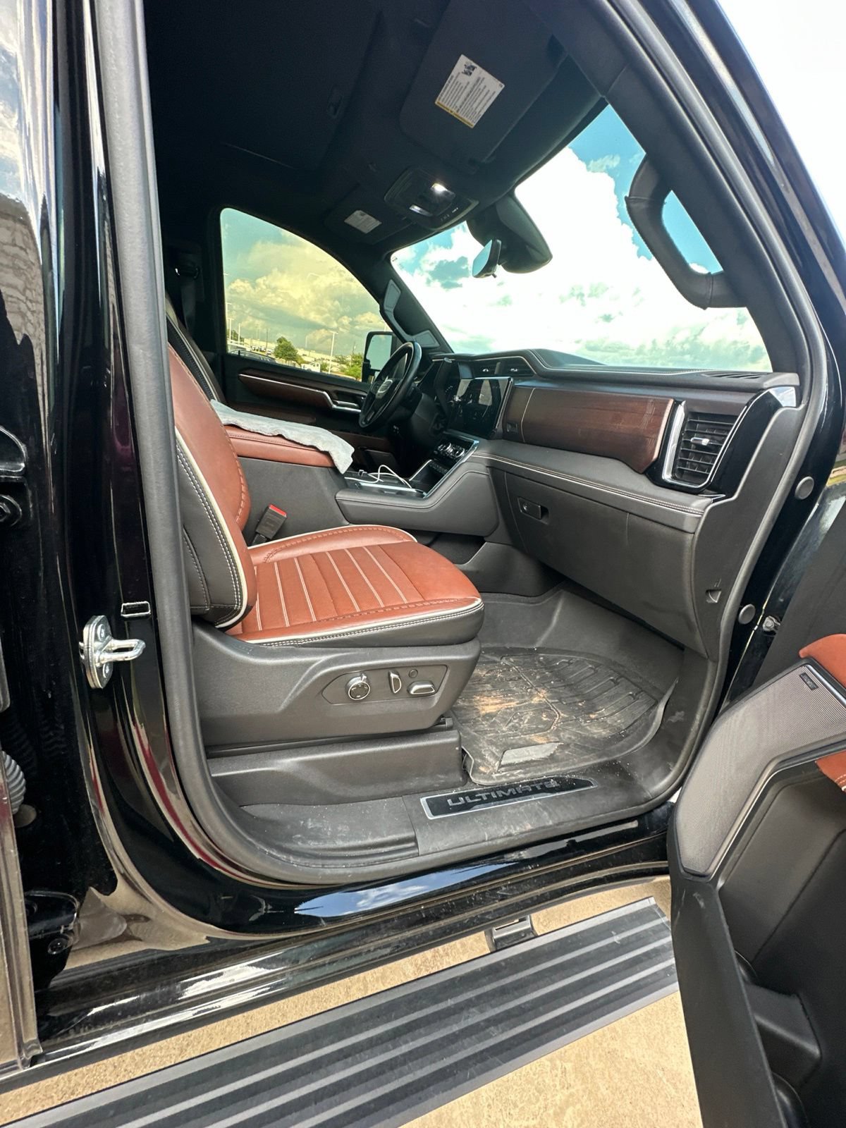 Used 2024 GMC Sierra 2500 Denali Ultimate AWD/4WD image 14