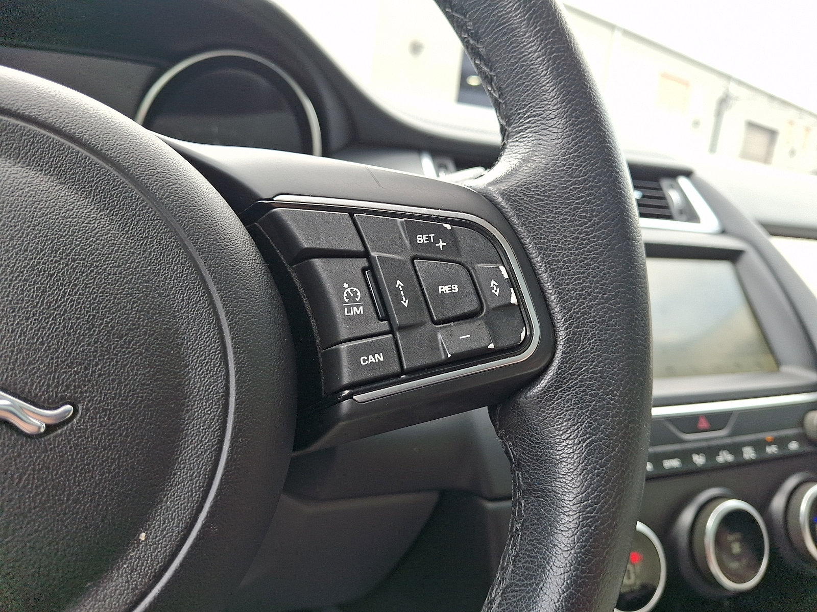 Certified 2020 Jaguar E-PACE SE AWD/4WD image 22