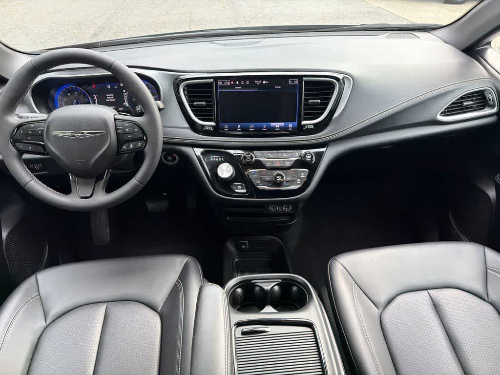 Used 2024 Chrysler Pacifica Touring-L w/ S Appearance Package AWD/4WD image 19