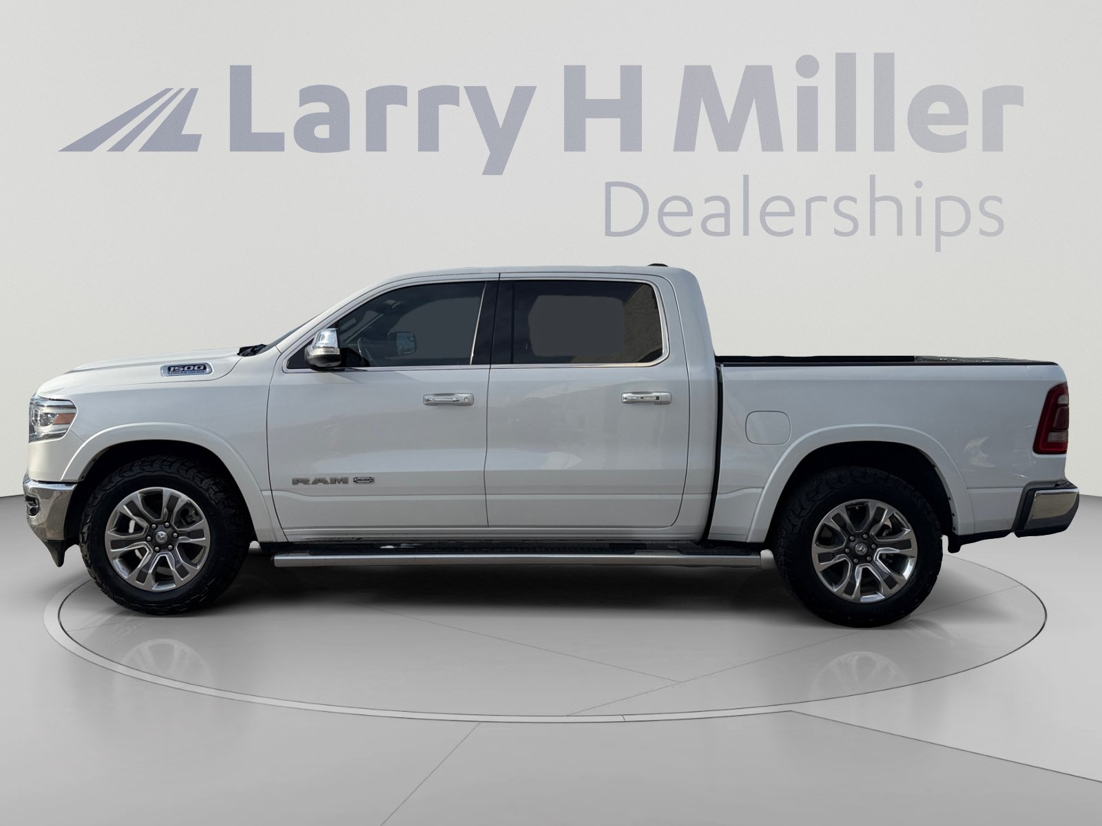 Used 2022 RAM 1500 Limited AWD/4WD image 2
