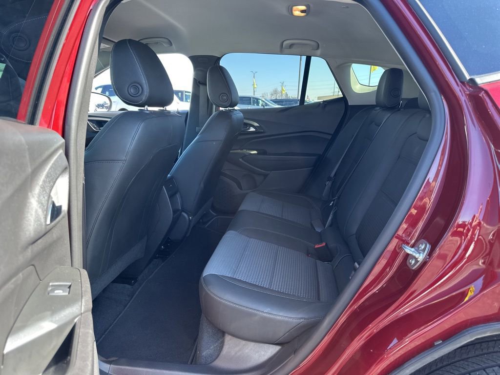 Used 2025 Chevrolet Trax LT FWD image 16