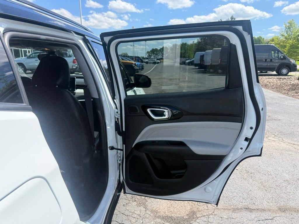 Used 2022 Jeep Compass Limited w/ Sun and Sound Group AWD/4WD image 45