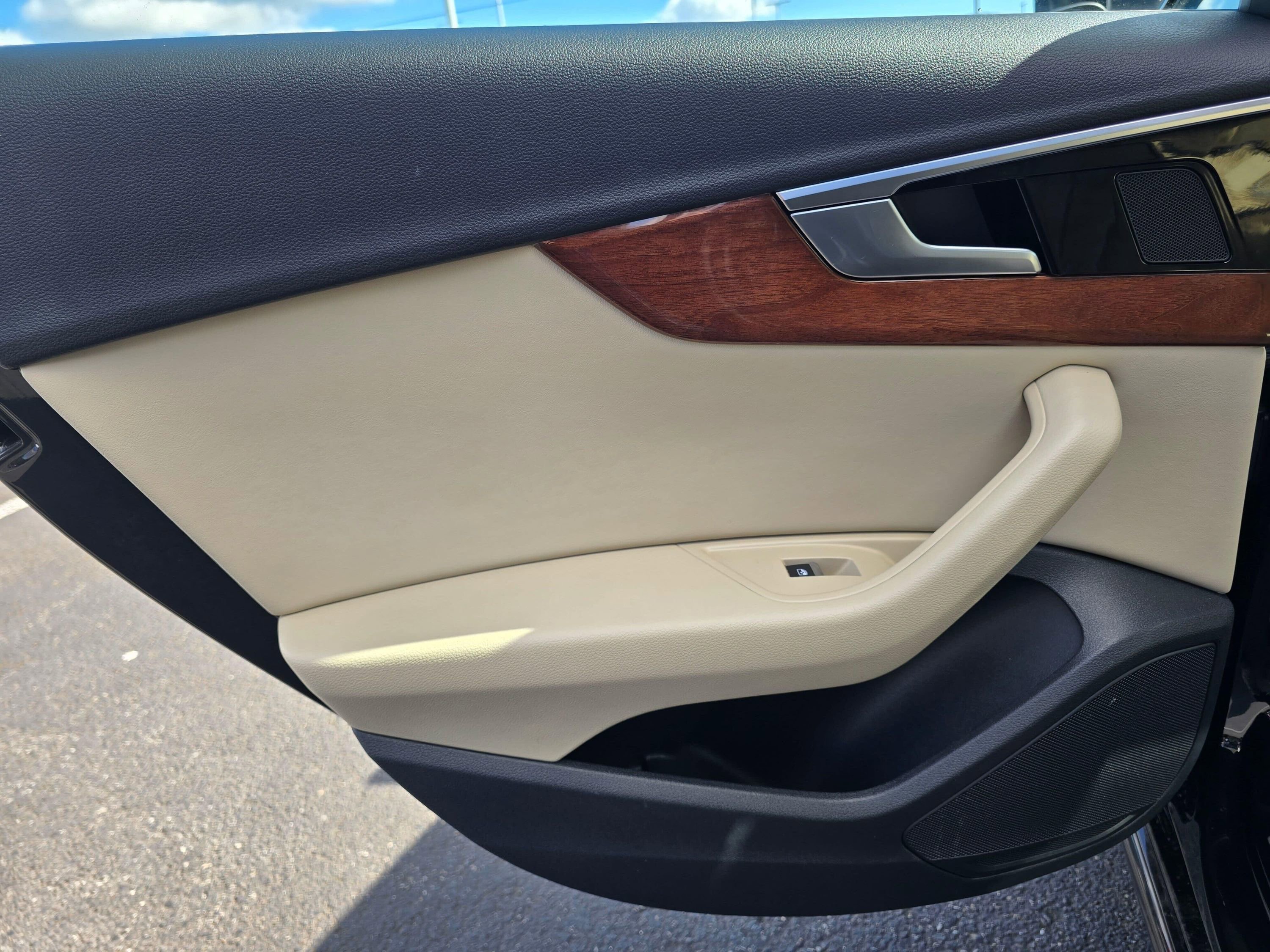 Used 2023 Audi A4 2.0T Premium w/ Convenience Package image 21