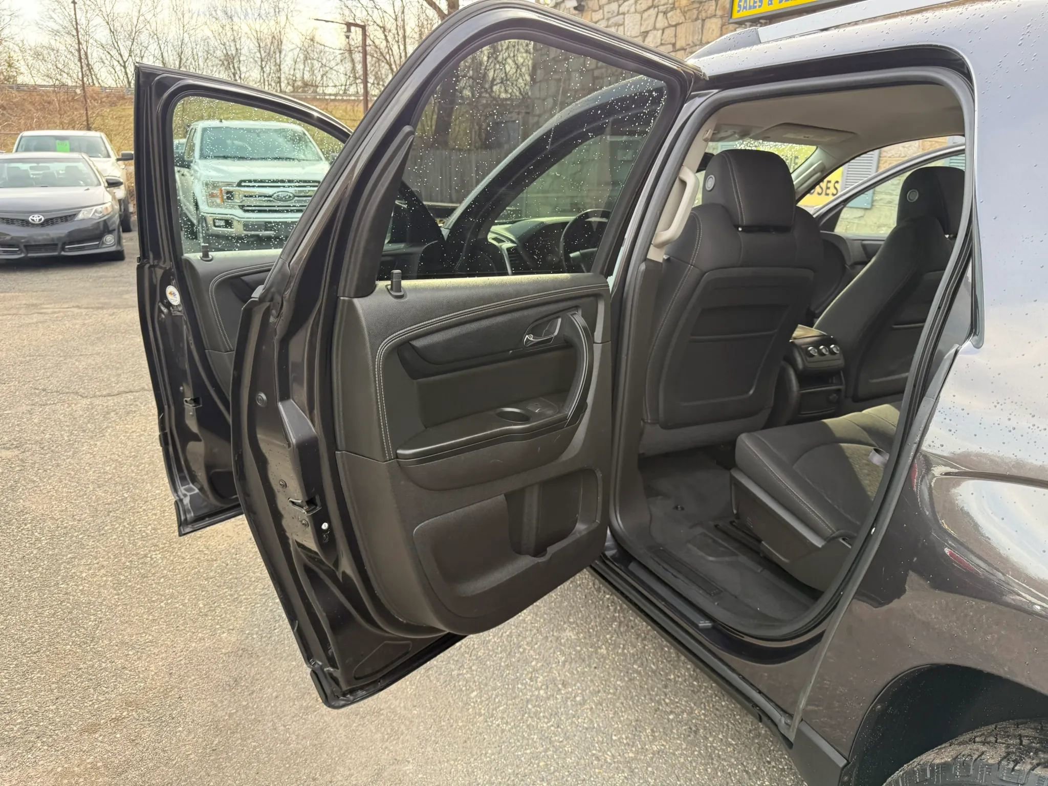 Used 2014 GMC Acadia SLE image 26