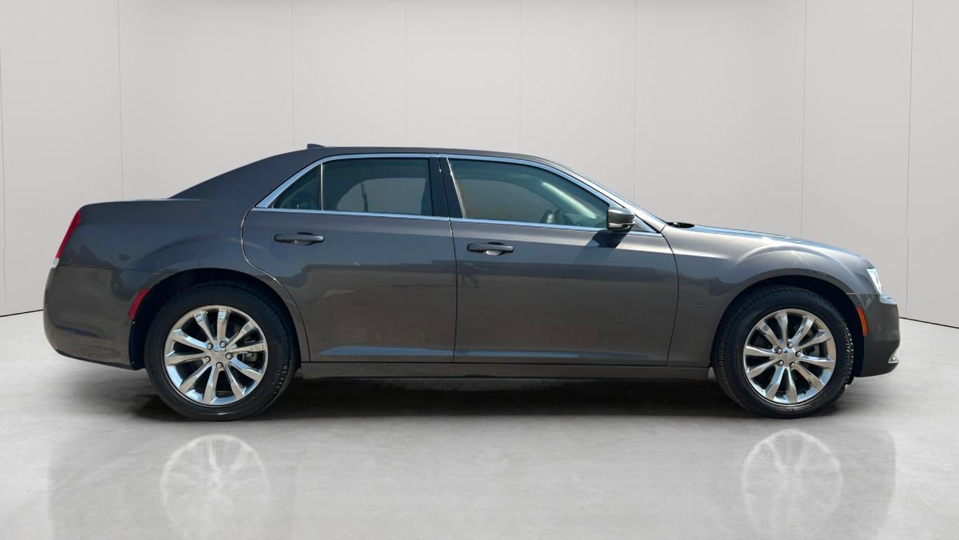 Used 2021 Chrysler 300 Touring L AWD/4WD image 4