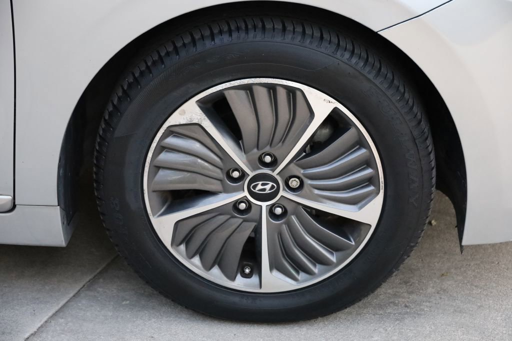 Used 2020 Hyundai Ioniq SEL image 37