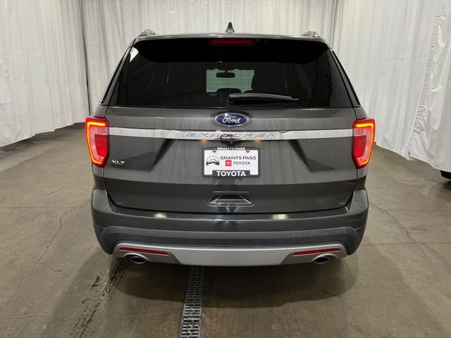 Used 2017 Ford Explorer XLT w/ Equipment Group 202A FWD image 5