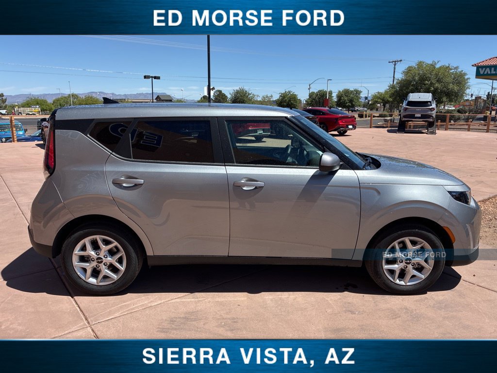 Used 2025 Kia Soul LX FWD image 9