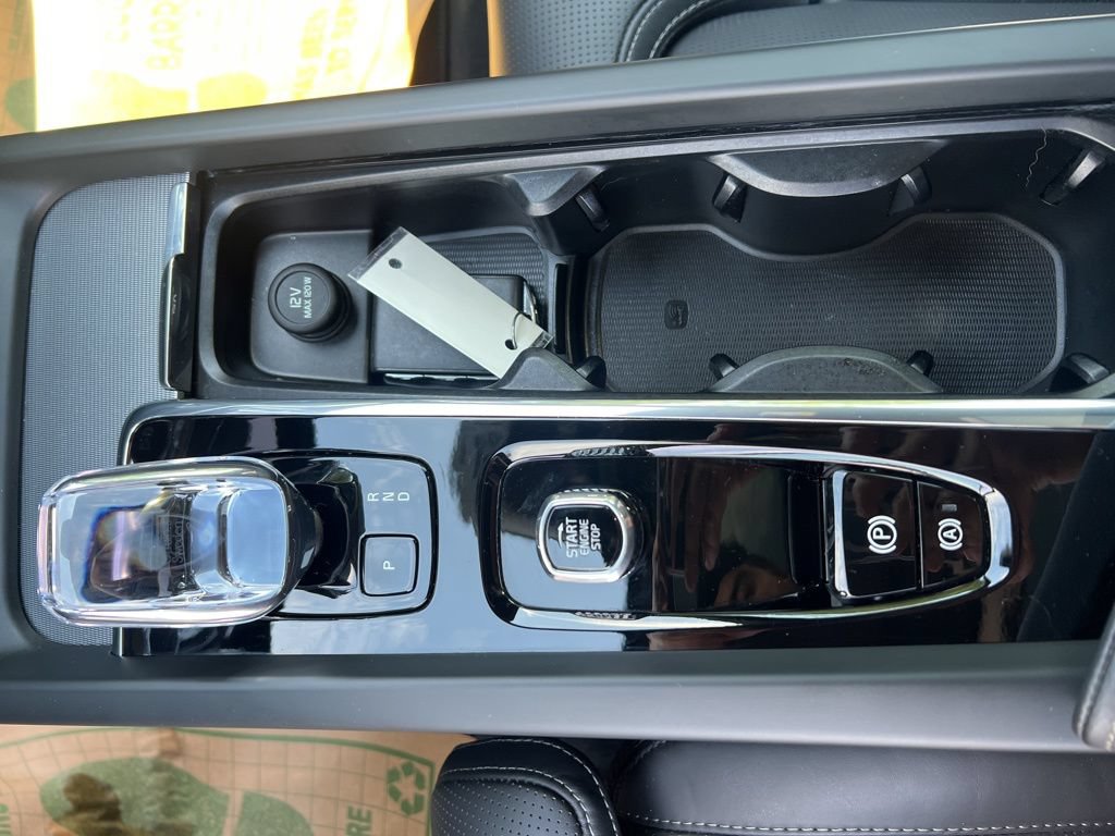 Certified 2024 Volvo XC60 T8 Ultimate w/ Climate Package AWD/4WD image 24
