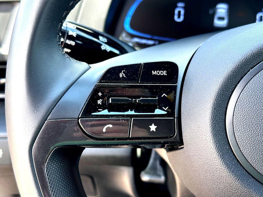 Used 2025 Hyundai Elantra Sport image 18