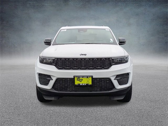 New 2025 Jeep Grand Cherokee Altitude image 9