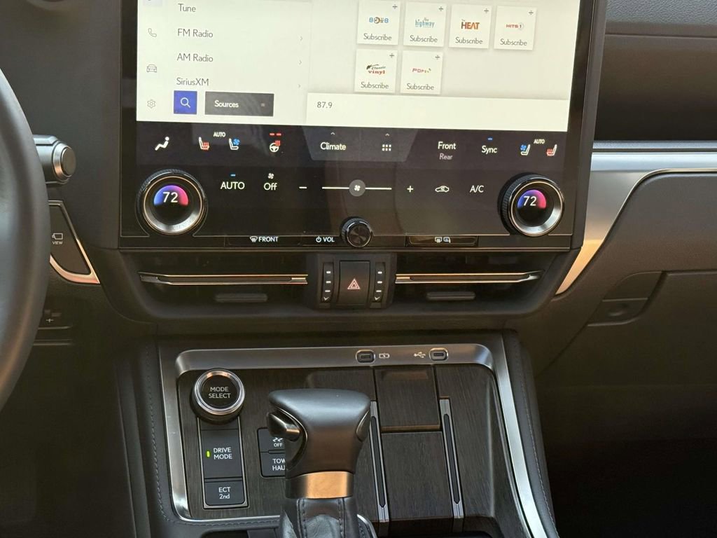 Used 2024 Lexus GX 550 w/ Accessory Package (Z1) image 19