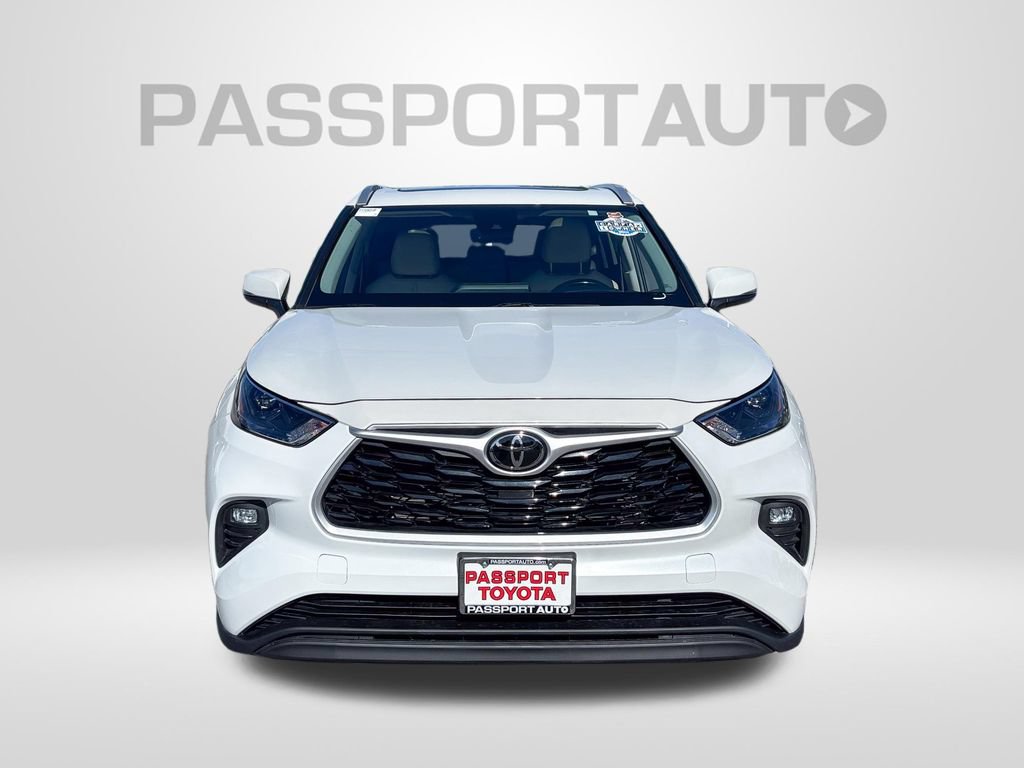 Used 2022 Toyota Highlander XLE AWD/4WD image 13
