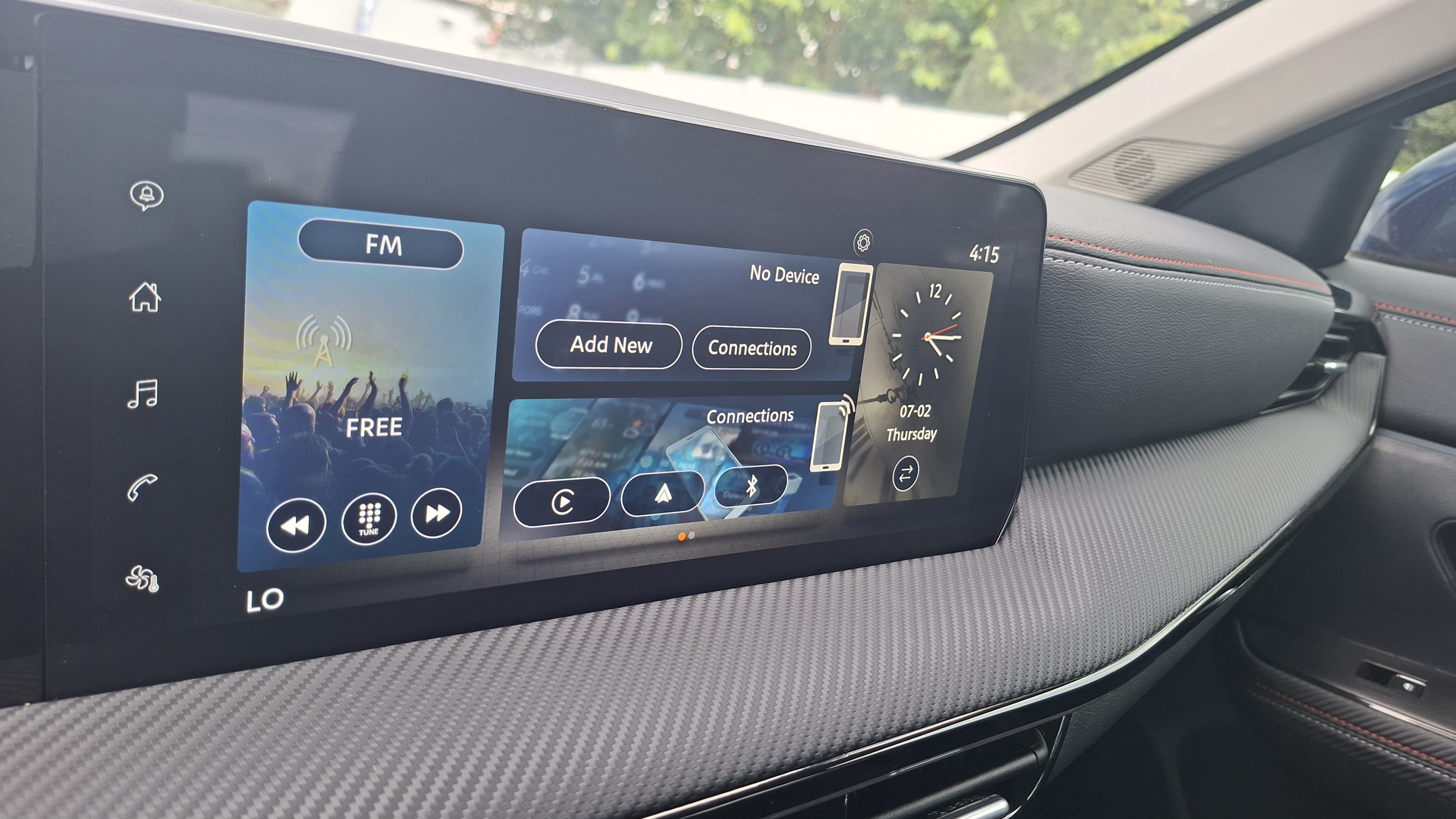 Certified 2025 Nissan Kicks SR FWD image 14