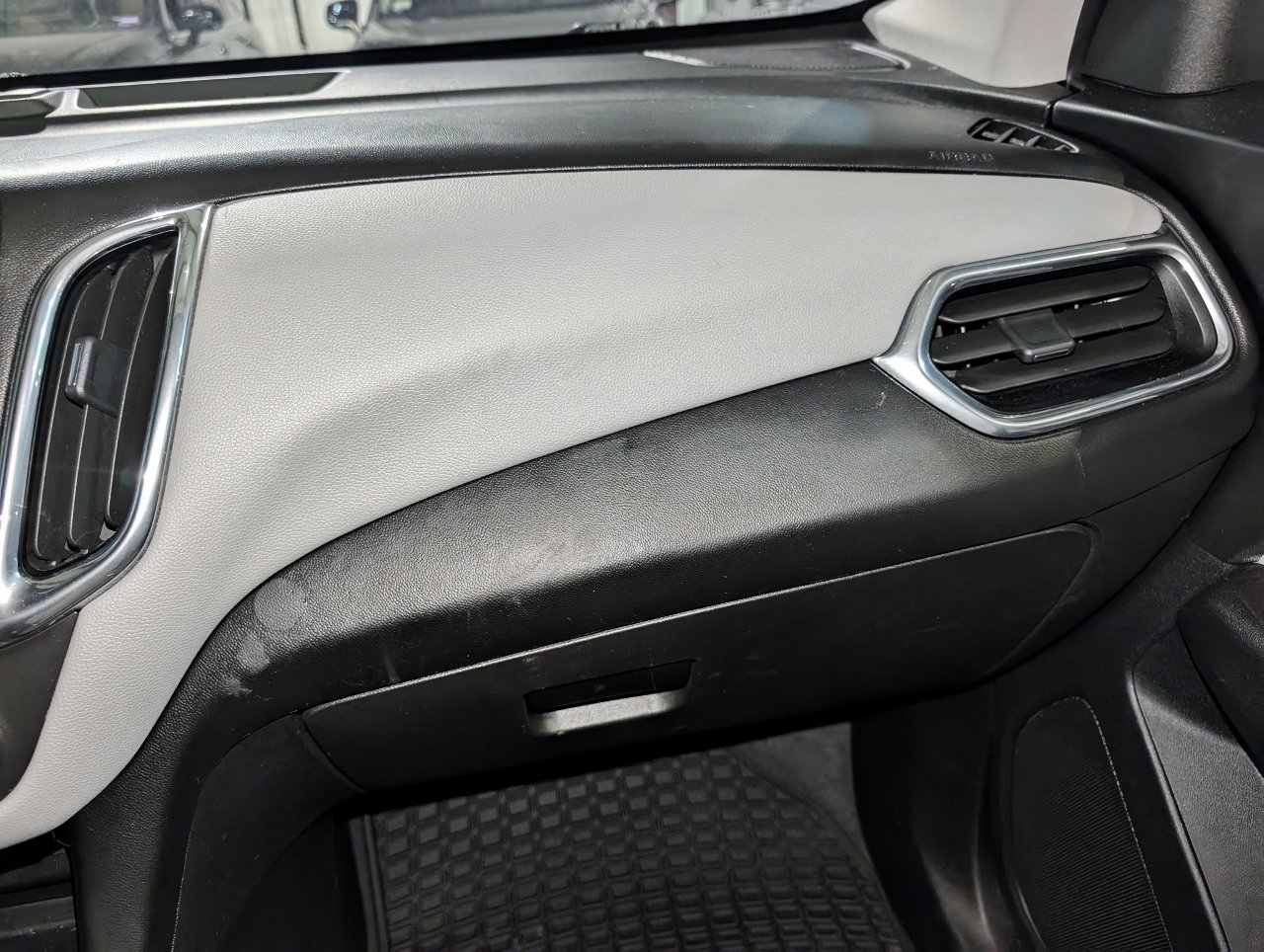 Used 2020 Chevrolet Equinox LS image 35