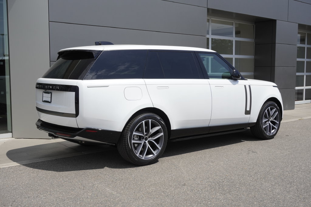 New 2026 Land Rover Range Rover Long Wheelbase SE AWD/4WD image 4