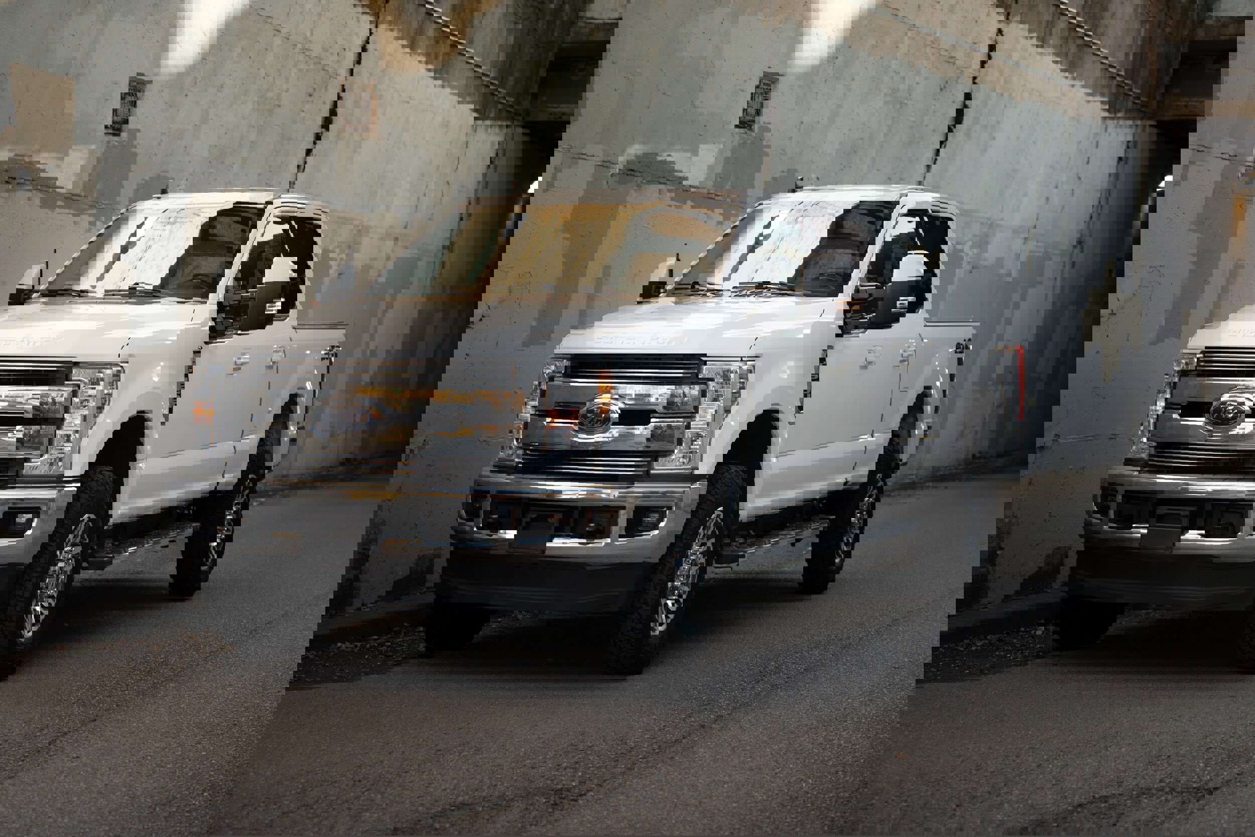 Used 2019 Ford F350 Lariat image 3