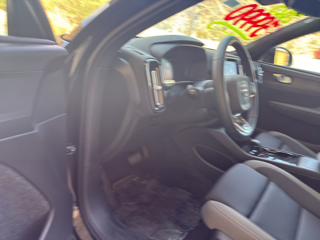 New 2025 Volvo EX40 Core w/ Climate Package AWD/4WD image 10