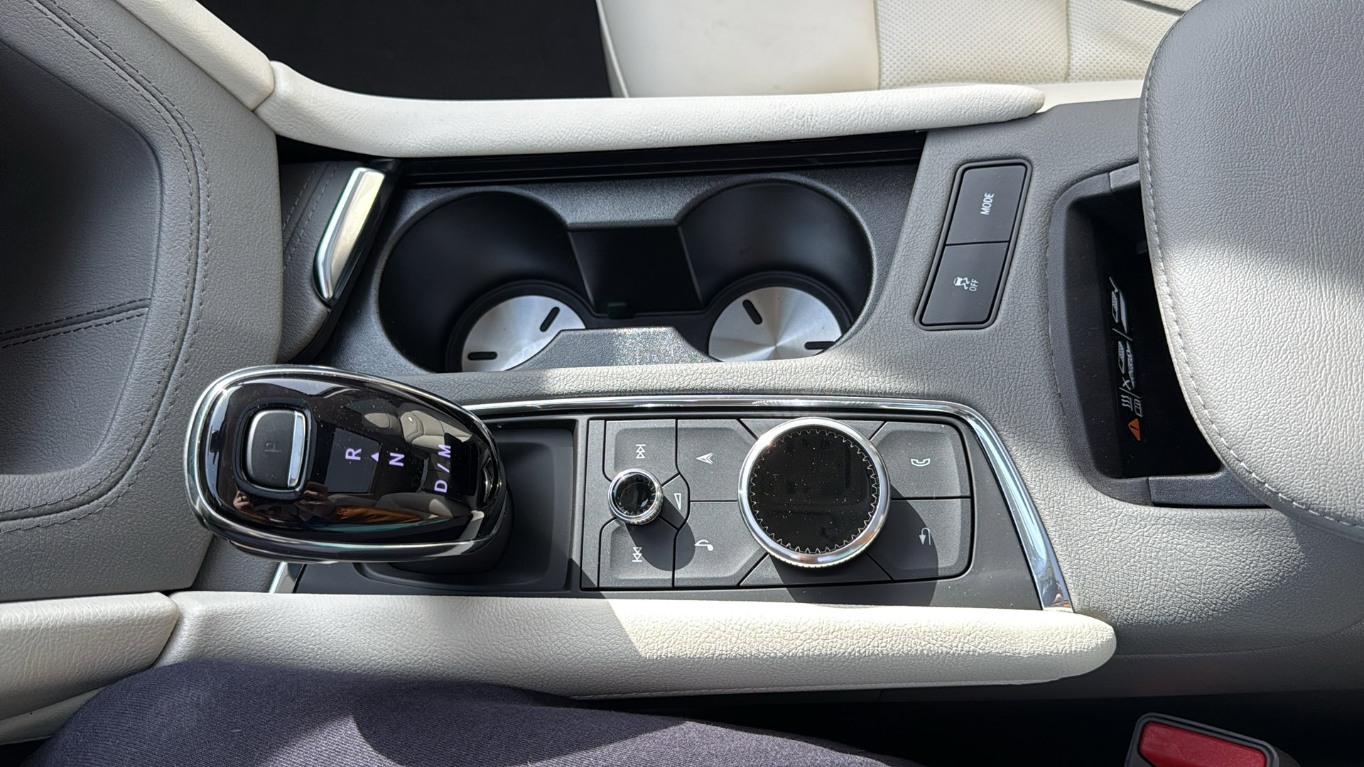 New 2026 Cadillac XT5 Premium Luxury w/ LPO, Floor Liner Package image 23