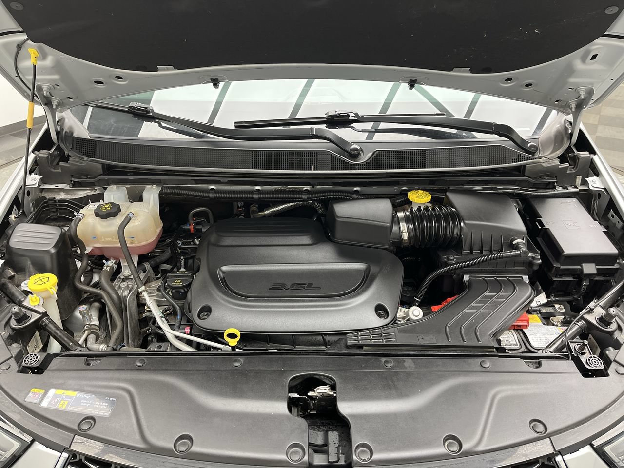 Used 2024 Chrysler Pacifica Touring-L FWD image 27