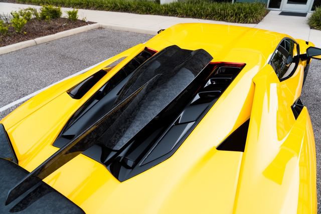 Used 2025 Lamborghini Revuelto AWD/4WD image 12