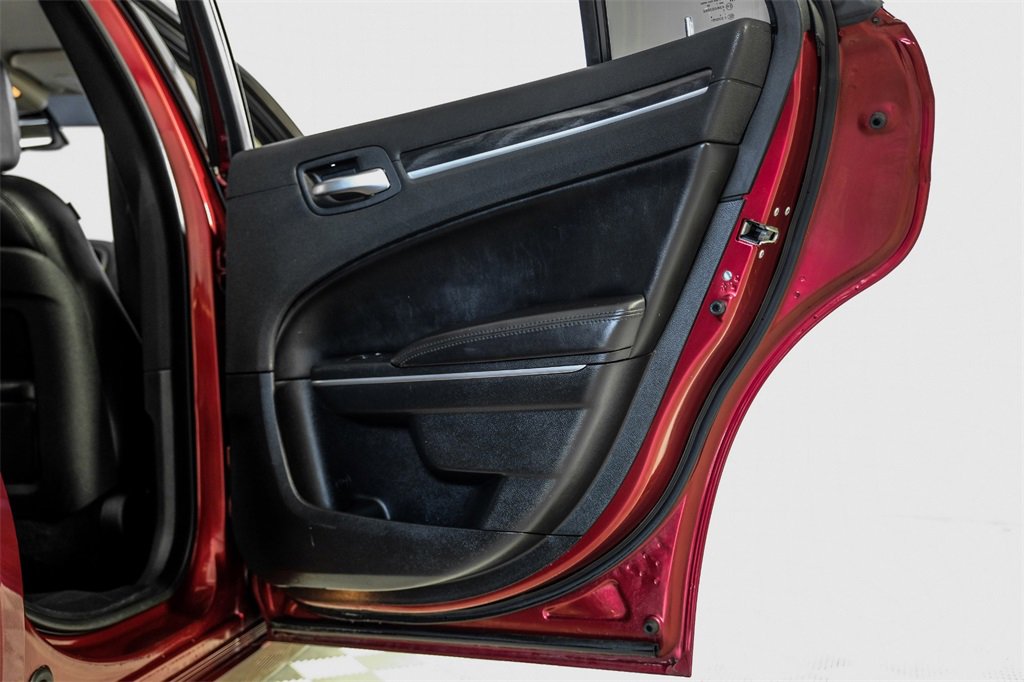 Used 2018 Chrysler 300 Touring L image 47