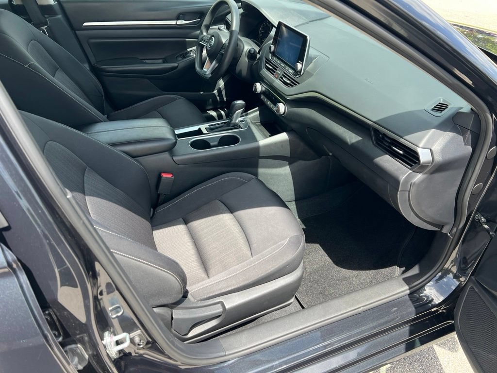 Used 2022 Nissan Altima 2.5 SV FWD image 12