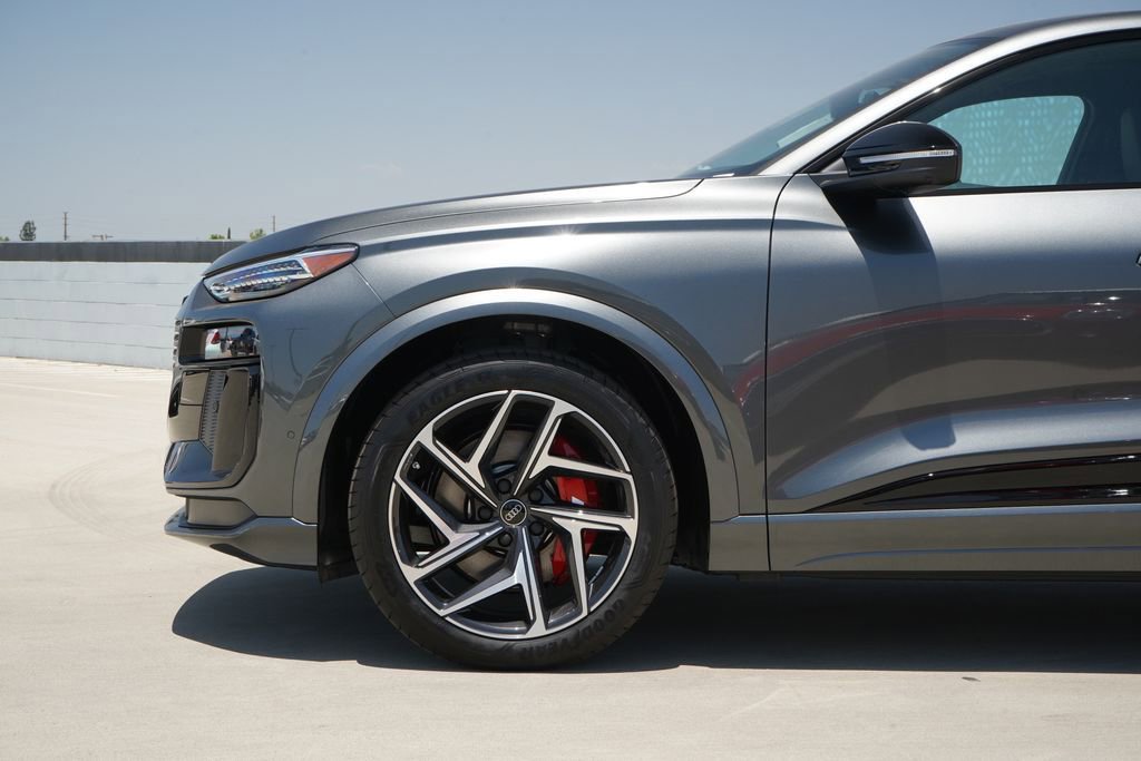 New 2027 Audi SQ6 e-tron Prestige AWD/4WD image 2