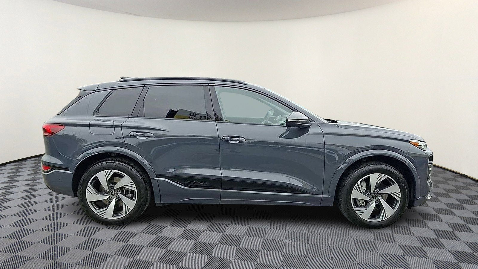 Used 2025 Audi Q6 e-tron Premium Plus image 9