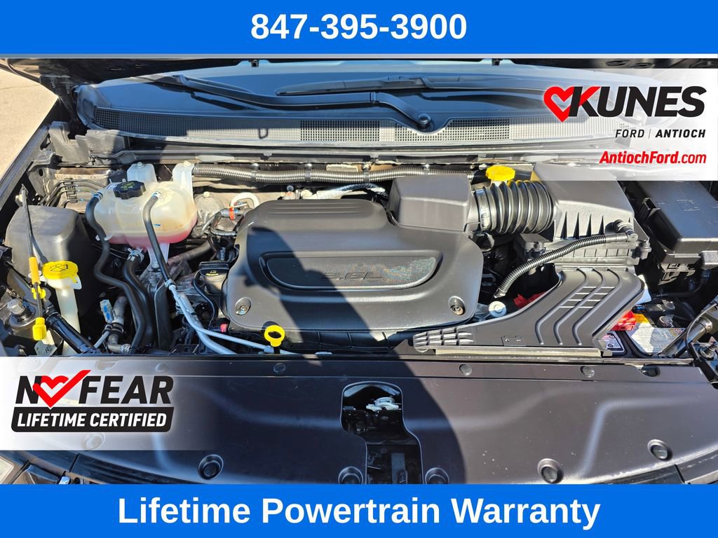 Used 2024 Chrysler Pacifica Touring-L image 13