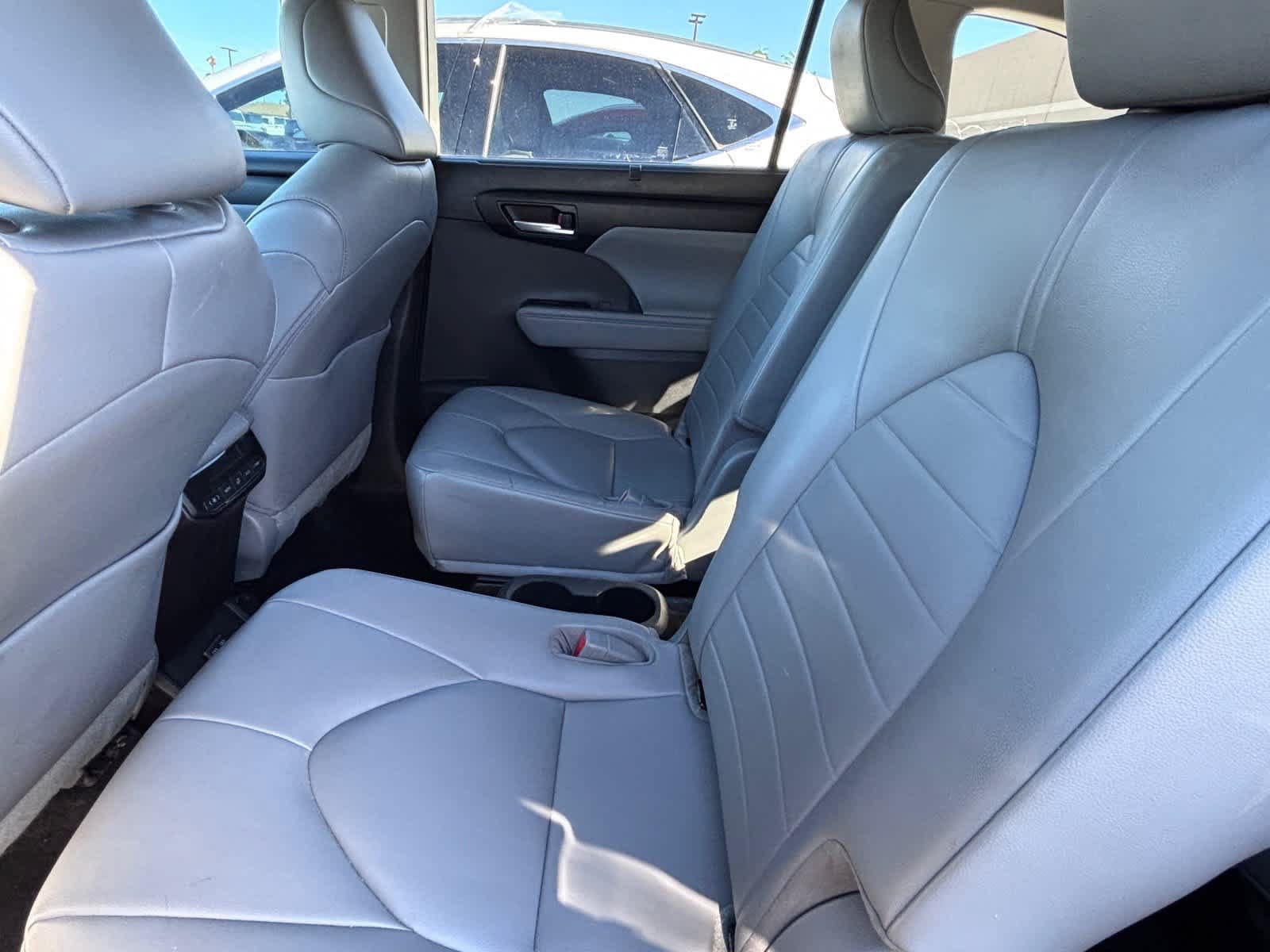 Used 2023 Toyota Highlander XLE FWD image 10