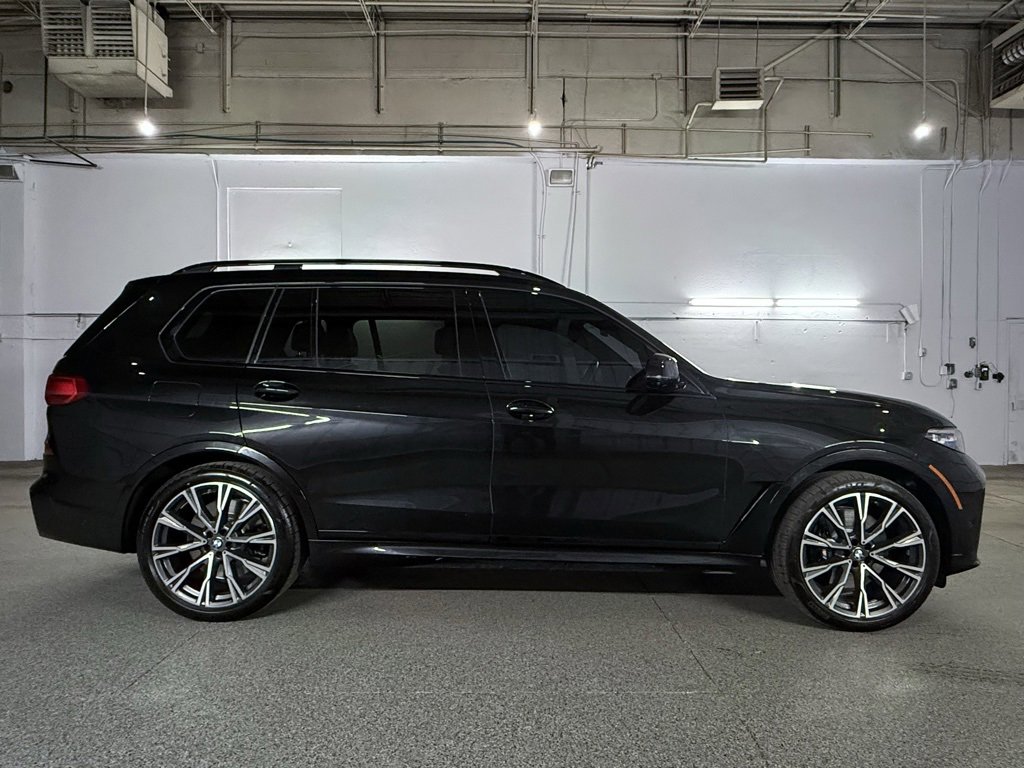 Used 2022 BMW X7 M50i image 7