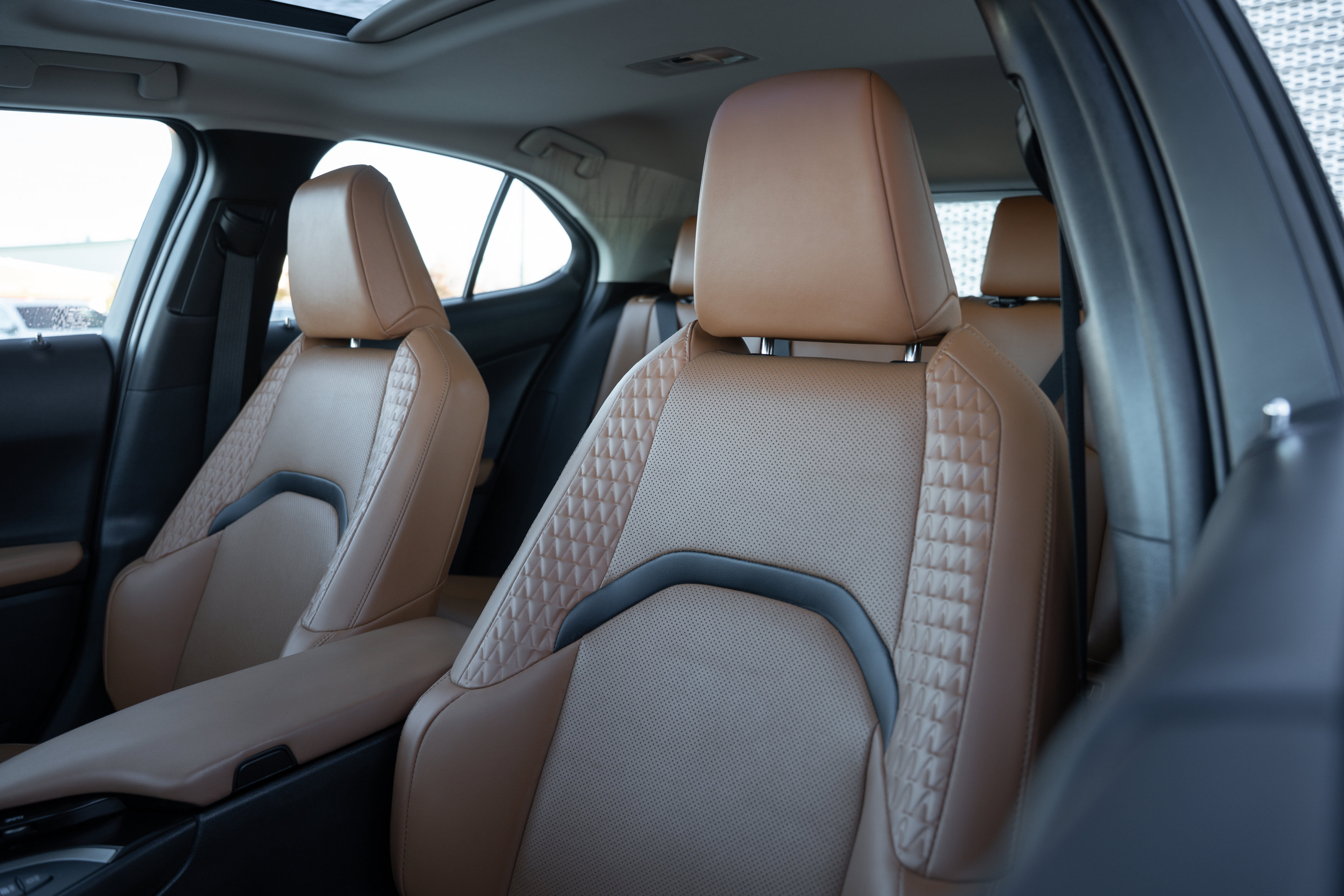 Used 2020 Lexus UX 250h w/ Premium Package image 21