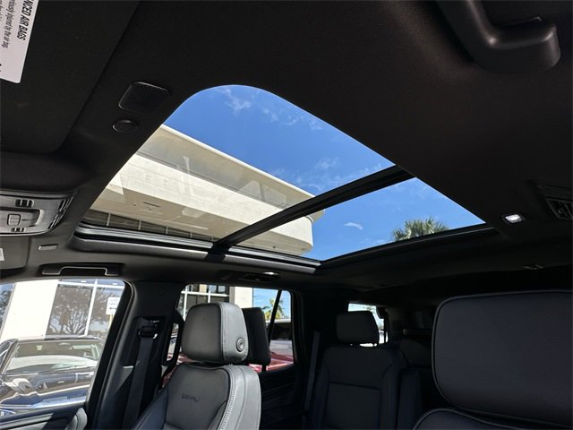 Used 2023 GMC Yukon Denali w/ Denali Reserve Package image 13