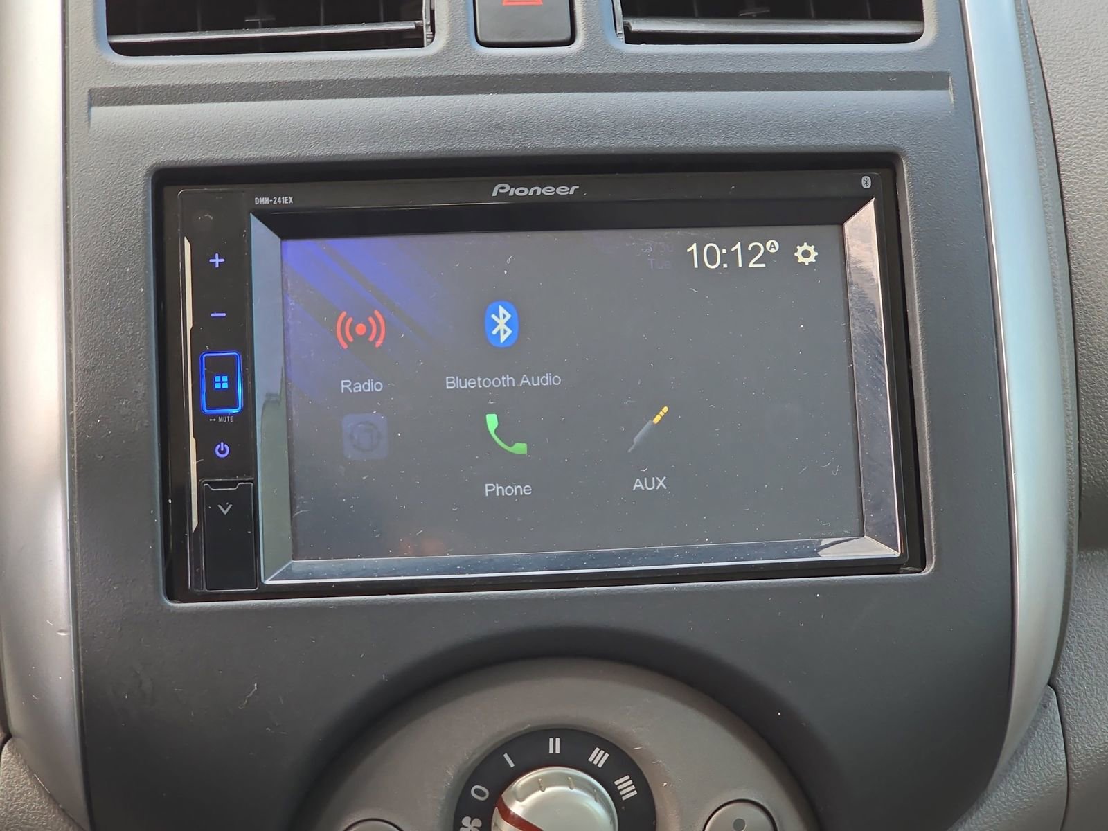 Used 2014 Nissan Versa SV image 23