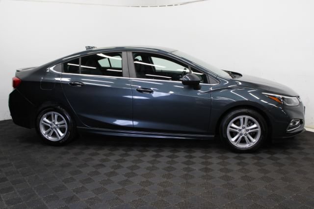 Used 2017 Chevrolet Cruze LT w/ Convenience Package FWD image 4