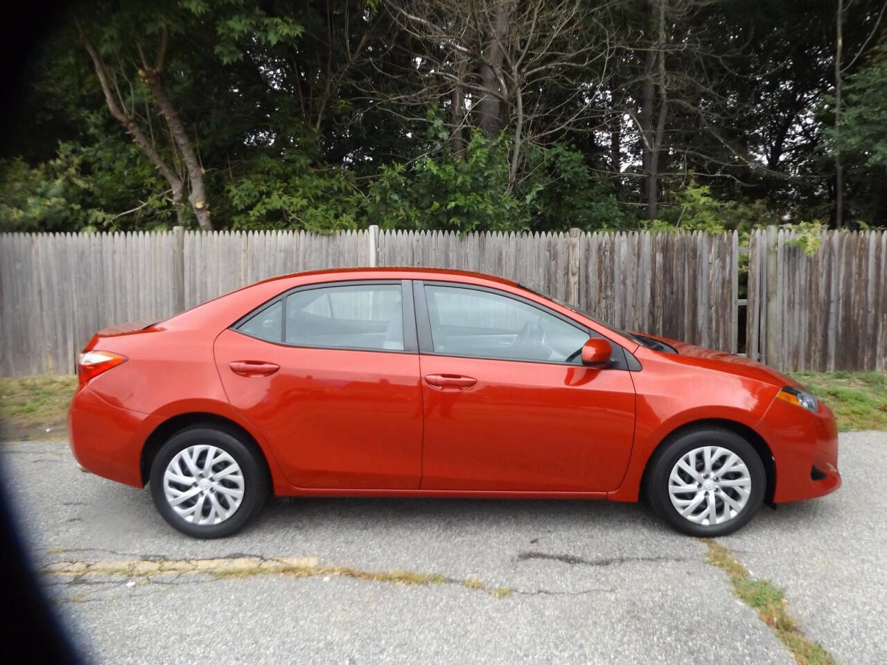 Used 2017 Toyota Corolla LE image 8
