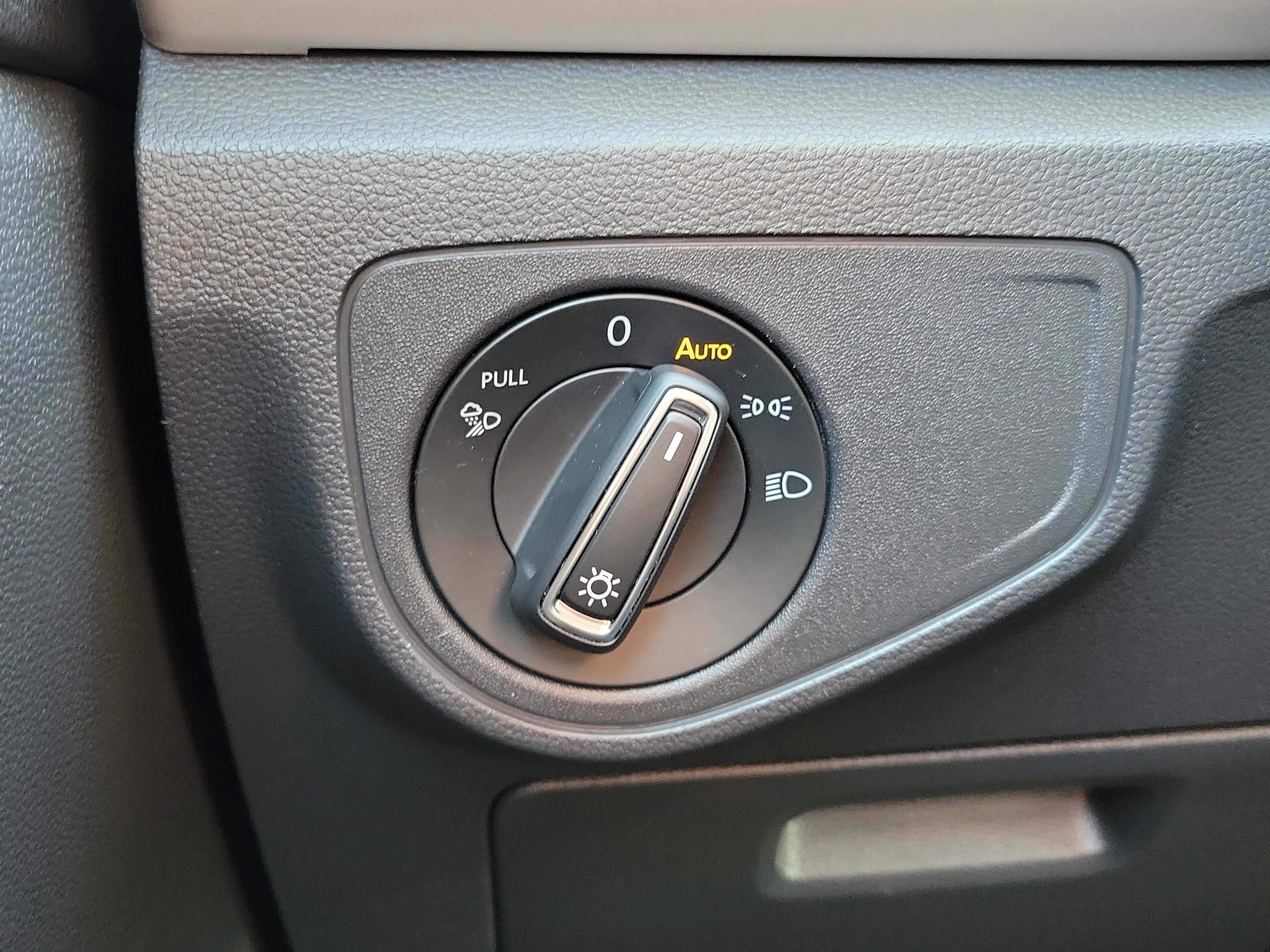 Used 2021 Volkswagen Atlas SE image 25