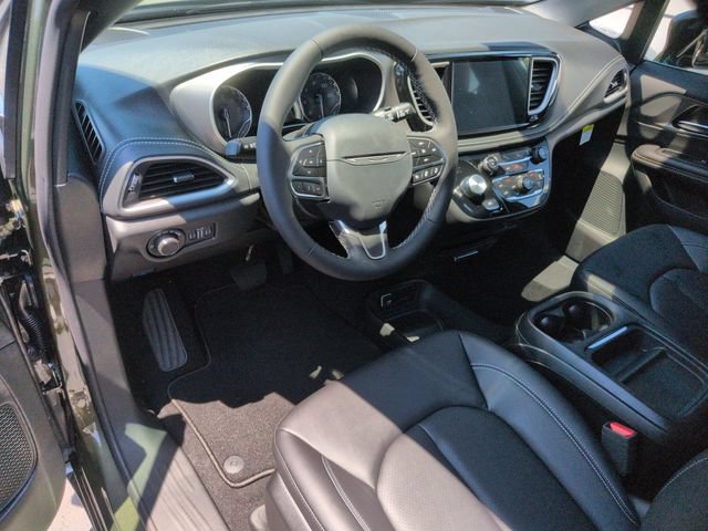 New 2027 Chrysler Pacifica Select FWD image 15
